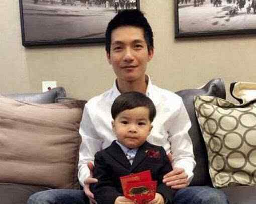 陈楚生近况 被封杀五年35岁陈楚生妻儿近照曝光 妻子背景深厚