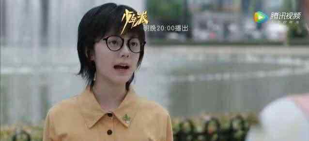 晓琪 邓小琪私生女身份曝光！厕所听到同学议论纷纷，她捂嘴偷哭惹人怜文章配图