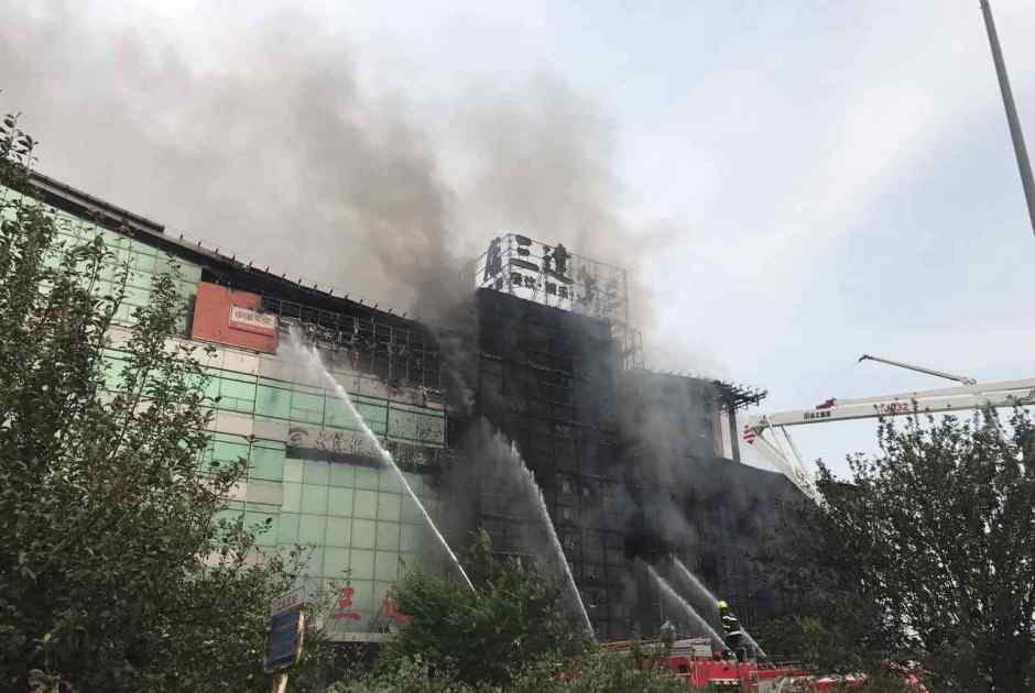 天津酒店发生火灾 酒店突发火灾究竟如何正确逃文章配图