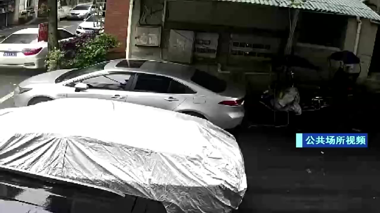 湖南株洲一旧电瓶放在车内起火车主开门发生二次轰燃 对此大家怎么看？