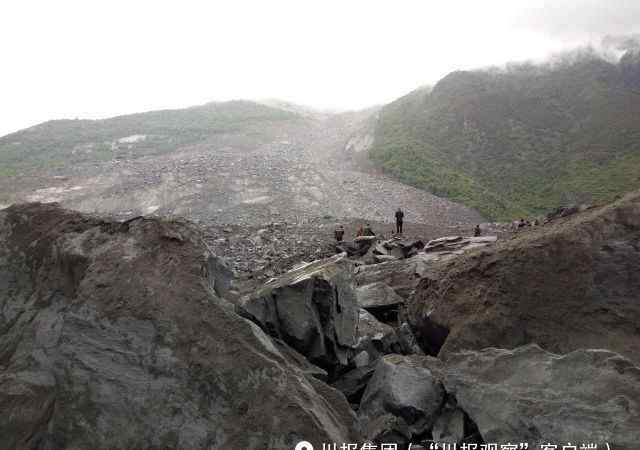 四川茂县突发山体垮塌 四川消防出动500余人赶赴