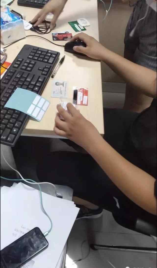 银行卡黑市：你丢的身份证可能被买走 让你背