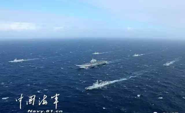 辽宁舰航母编队出海跨区训练 13架歼-15同时亮相