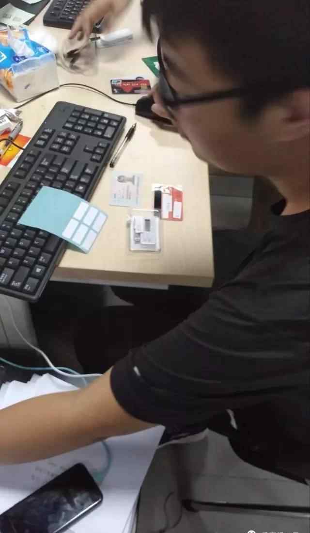 银行卡黑市：你丢的身份证可能被买走 让你背