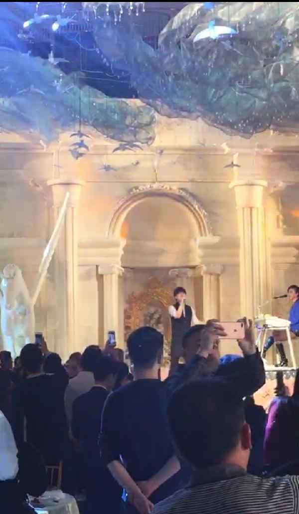 玖月奇迹结婚现场 玖月奇迹今晚福州长乐某婚礼现场演唱