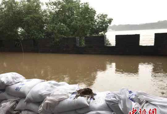 浙江遭暴雨侵袭 钱塘江流域暴发建国后第二大洪