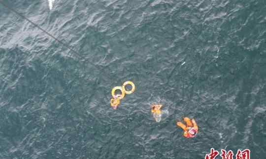 货船惠州海域沉没 台风中粤港协力救出12名落水
