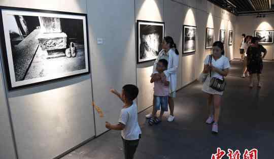 崔建楠＂梦里家园 坊巷十年＂大型摄影展为福州