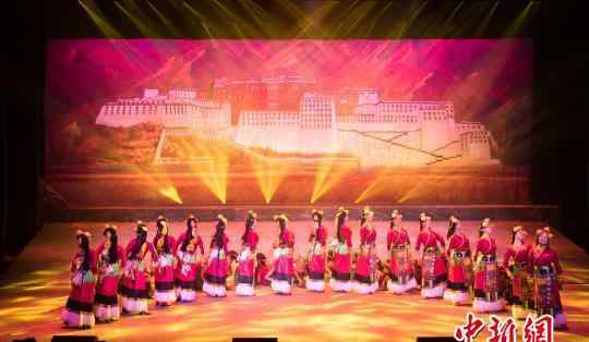 西藏一农民工艺术团试演《耕耘天地间》成功文章配图