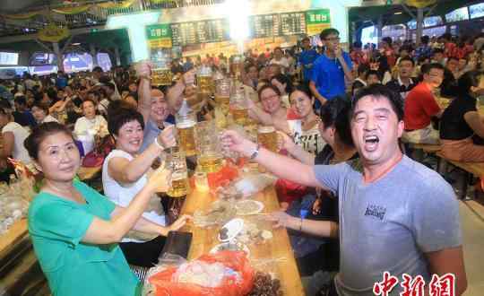 第27届青岛国际啤酒节启幕 黄晓明任公益形象大
