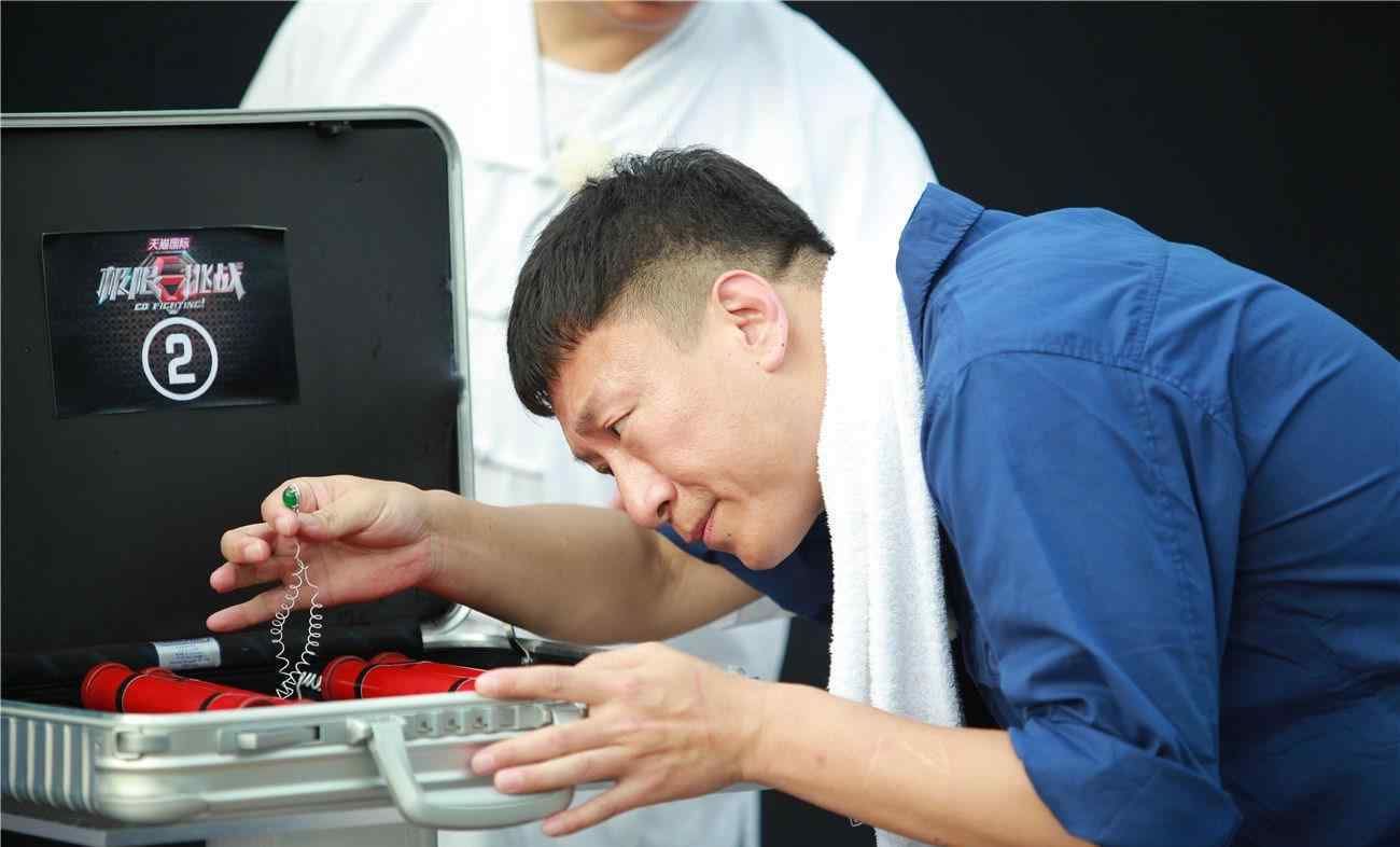 霹雳舞王 90年代是霹雳舞王，25岁才考上中戏，39岁一夜成名