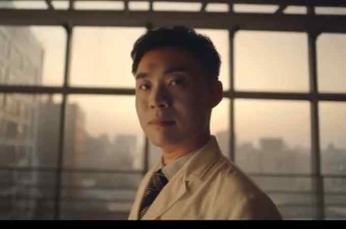 陶勇的手如今还系不上口罩 这一幕网友看哭：谢谢 人间天使！