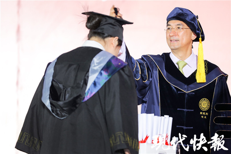 愿每一个人都闪闪发光，苏州大学在“星空下”举办毕业典礼