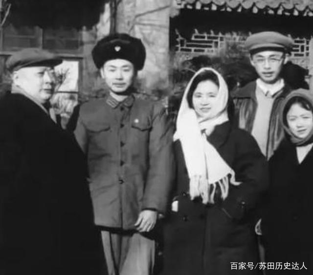苏田历史达人 陈毅元帅幼子陈小鲁，和粟裕女儿成婚，晚年两人环游世界