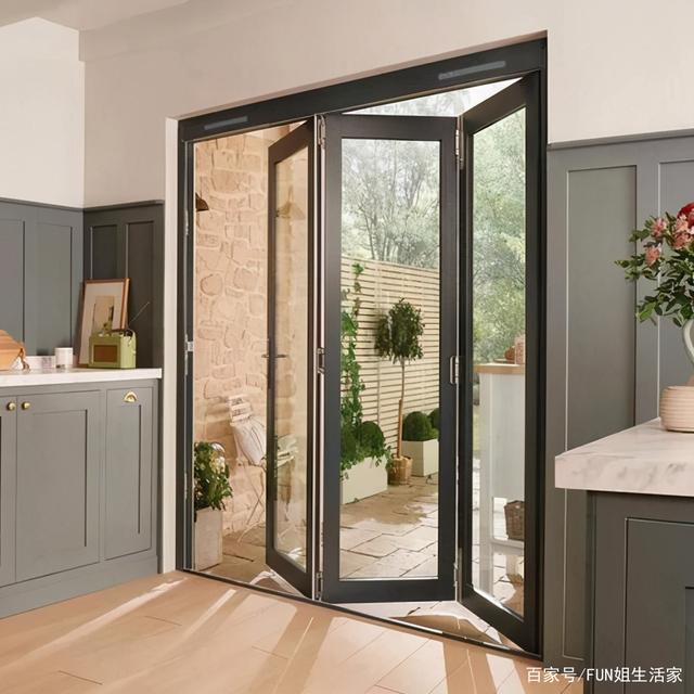 你家厨房还装推拉门?换了吧,占地不结实,推荐这三种,宽敞大气