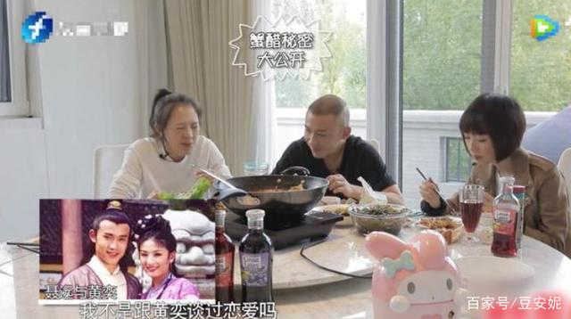 聂远晒出自己的豪宅,餐桌上面还配备了转盘,平时伙食也太丰盛了