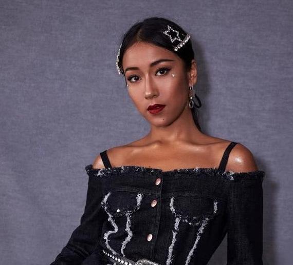 看看吉克隽逸现实中的家,餐厅里还要放一面镜子,布局真与众不同