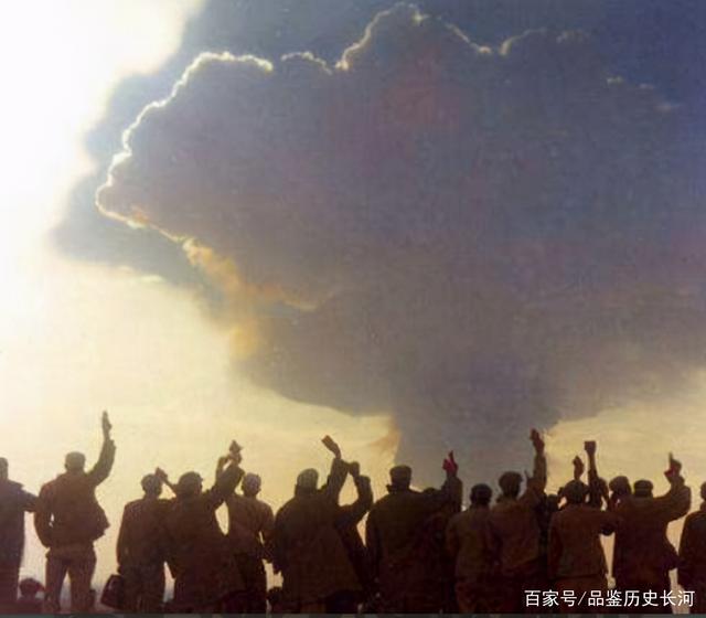 品鉴历史长河 1964年中国第一颗原子弹试爆成功，老蒋听闻消息后，说了5个字