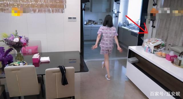 宋茜晒出自己的豪宅,一进门有玻璃鞋柜,这装修多少女生梦寐以求