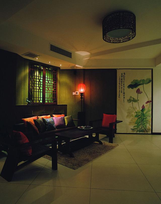 高价婚房装修变“恐怖版密室逃脱”,气氛阴森,朋友都不敢留宿了