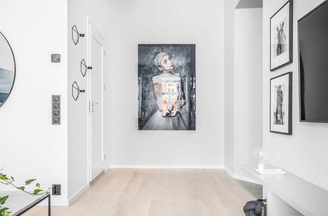 83㎡复式小公寓,随了她的喜好,大面积留白,进门就让人眼前一亮