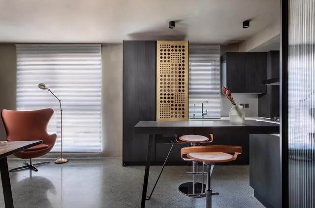 去闺蜜家蹭饭,一进厨房就被司米橱柜给迷住,布置得真高级,晒晒