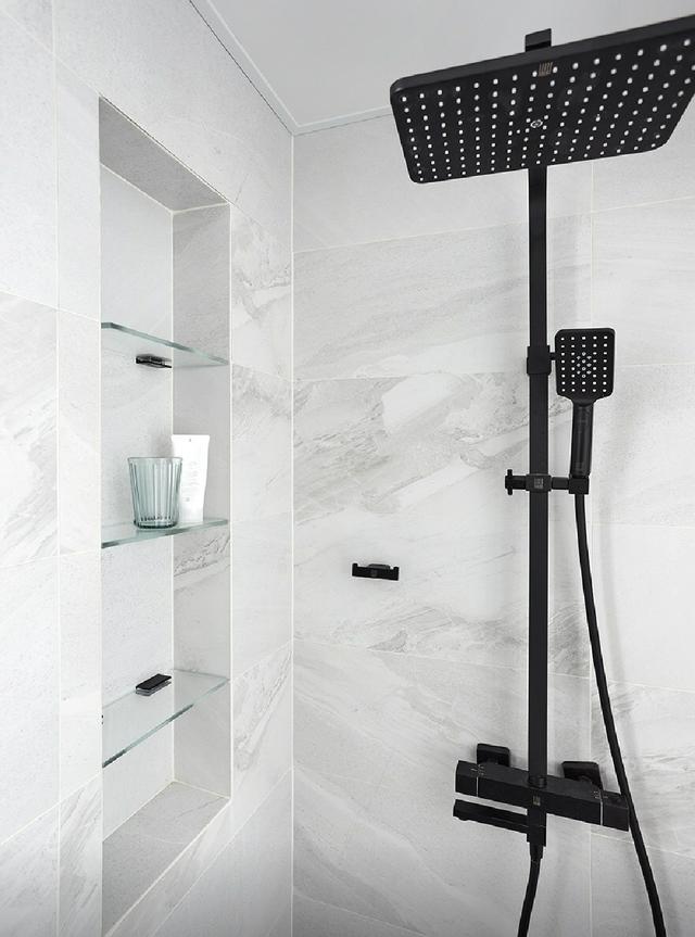 不走寻常路,90后女主给“厨房砌玻璃墙”,还是第一次见!