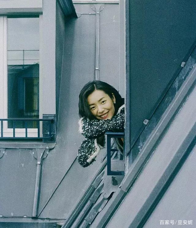 参观模特刘雯的豪宅,家里有7米长的吧台,把自家改成咖啡厅吗?