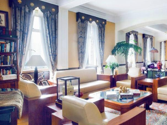 参观金星现实住的豪宅,室内装修能媲美宫殿,生活安逸像顶级名媛