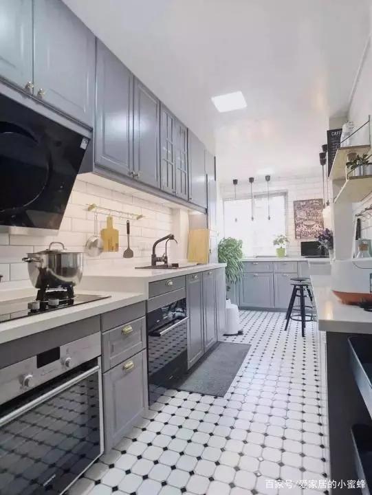 厨房入住5年依旧整洁如新,全靠这4个小心机设计起了大作用