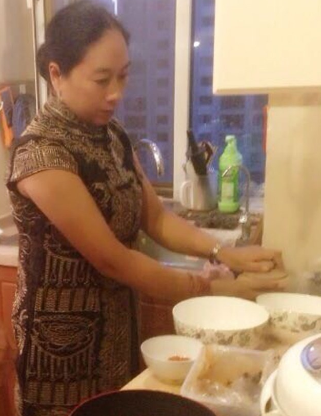 看看吉克隽逸现实中的家,餐厅里还要放一面镜子,布局真与众不同