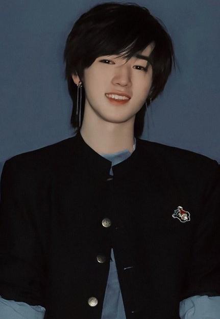 粉丝娃娃机抓TNT实体专辑,宋亚轩单封很多,有幸抓到罕见小卡