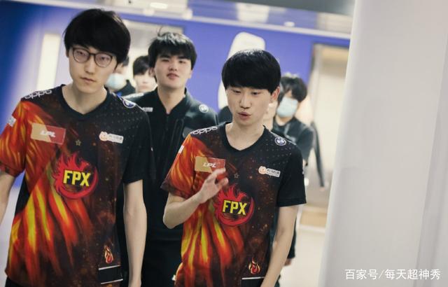 每天超神秀_IG逆袭有望Doinb透露版本变动消息 Rookie战斗力提升