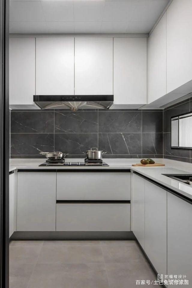 自然光线竟然从他家的洗手间穿透到厨房,这个设计我get了!