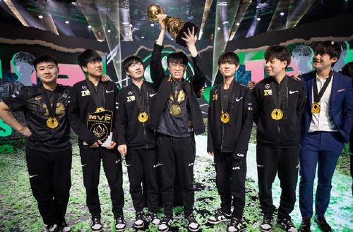 老狗游戏快讯_教练Poopy评价RNG众人:gala是最努力的 WEI像个教练 小明严母