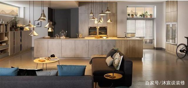 看完他家的厨房,我笑了,到处是坑,果然不花钱的装修真不好用