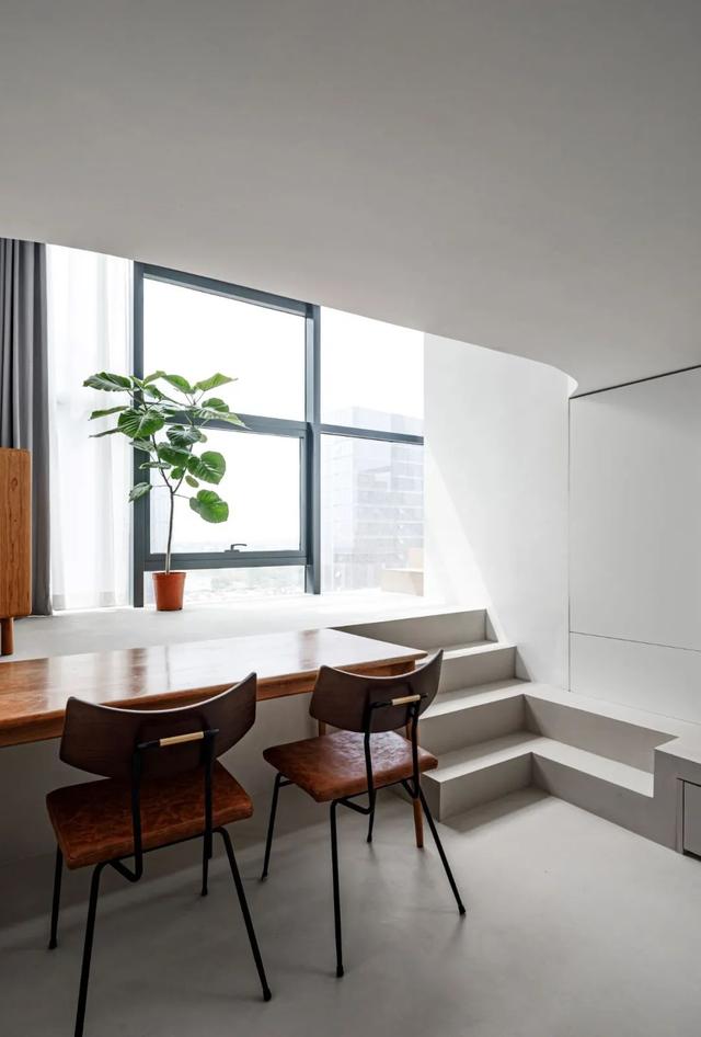 央美才女将40㎡住成豪宅,客厅坐拥7大功能、还暗藏储物间和卧室