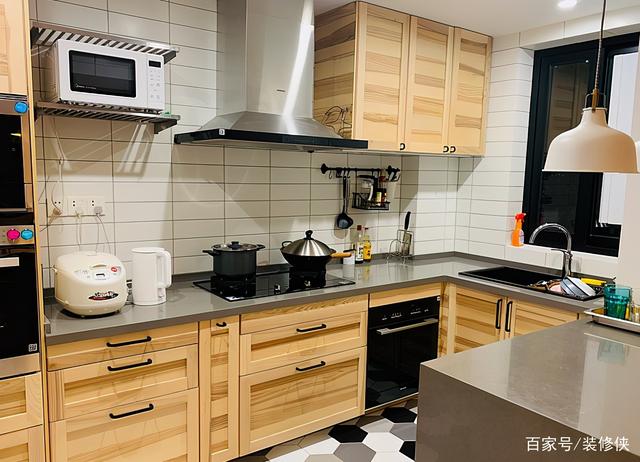 广州发现一户人家厨房,进去就被迷住,太先进了!拍给大家瞧瞧