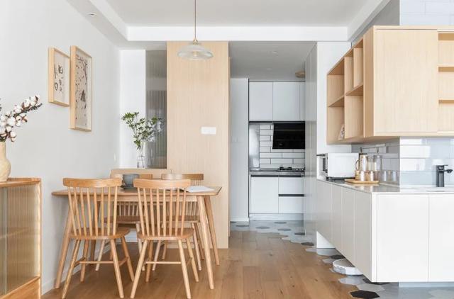 87平的老房改造,不但有了独立玄关,还有开放式书房