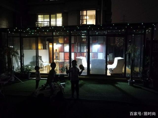 2年前买了个300㎡的露台,打造成屋顶花园,在都市过上了田园生活