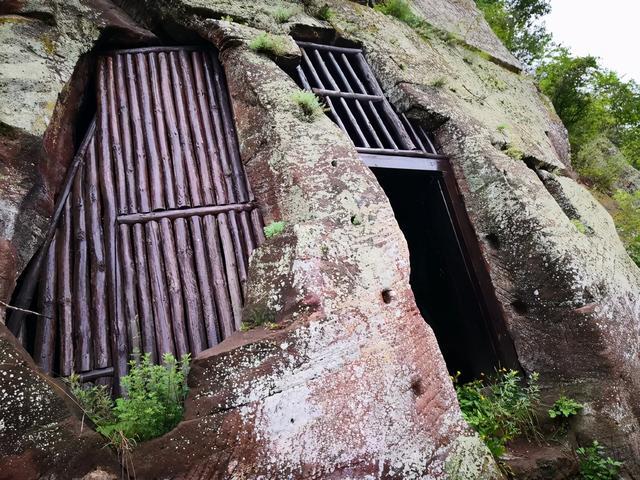 陕西法制网 黄陵检察:寻访中国工农红军中宜游击队小石崖革命旧址