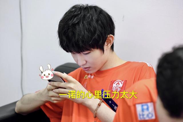 电竞小胖娃_AG无缘总决赛一诺要退役?全队都希望他能够留下 一诺苦笑不回应