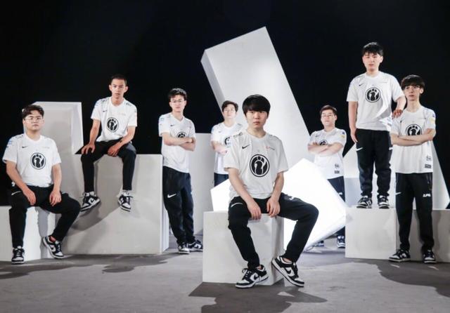 狗子说游戏_Wink凭什么能首发?Puff五杀重回替补席后 IG官博被喷烂了