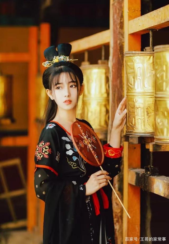 王哥的家常事 古宠文:新婚夜,她看到露出的一截龙袍,她猛然惊醒:你是皇上?