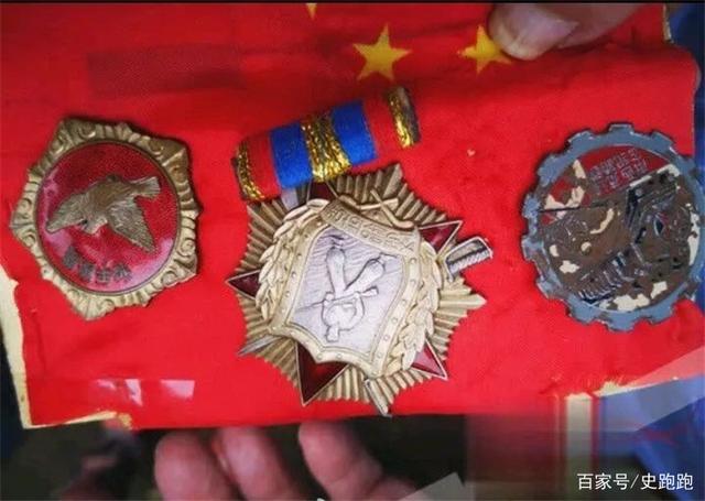 史跑跑_蒋诚:歼灭敌军400余人,低调生活33年,后因2400元欠款曝光身份