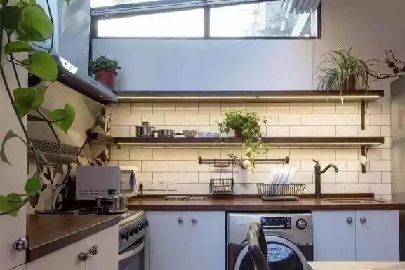 40㎡的老房子有了50年房龄,改造之后有了玻璃房厨房,很现代