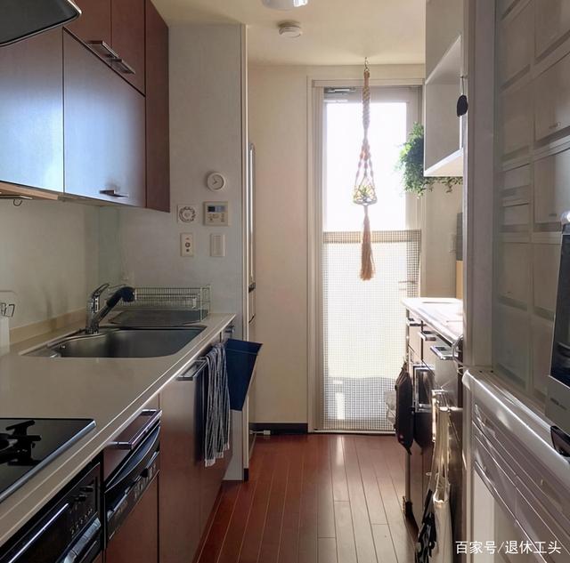 韩国夫妇的85㎡小家,全屋布置得有滋有味,几乎把原始森林搬回家