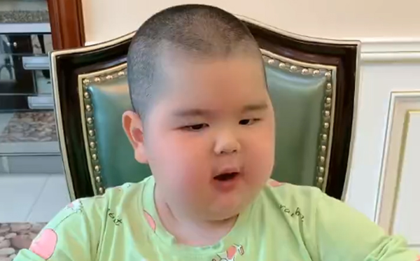 主播小石头初先生头像